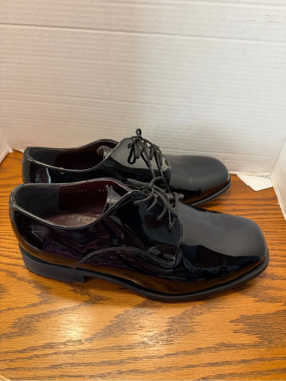 Hitchcock wide shoes for Men. Black Patent Oxford Lace-Up Dress Shoes